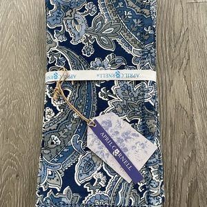 April Cornell dinner napkins 4 pack.